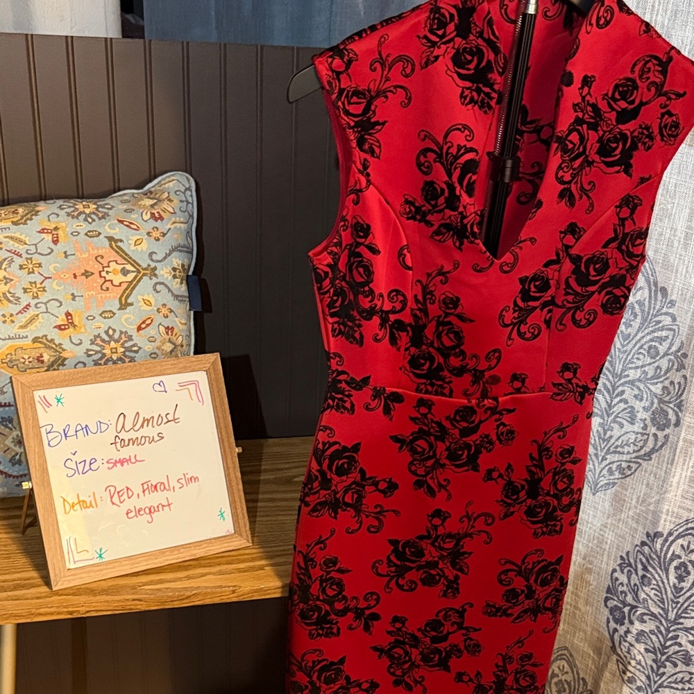 Almost Famous Stunning 👗 Floral Midi Dress 👠